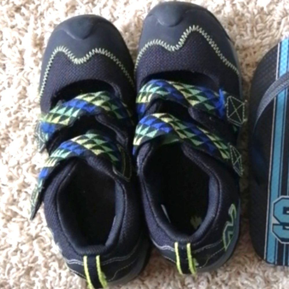 New balance boy's water shoes